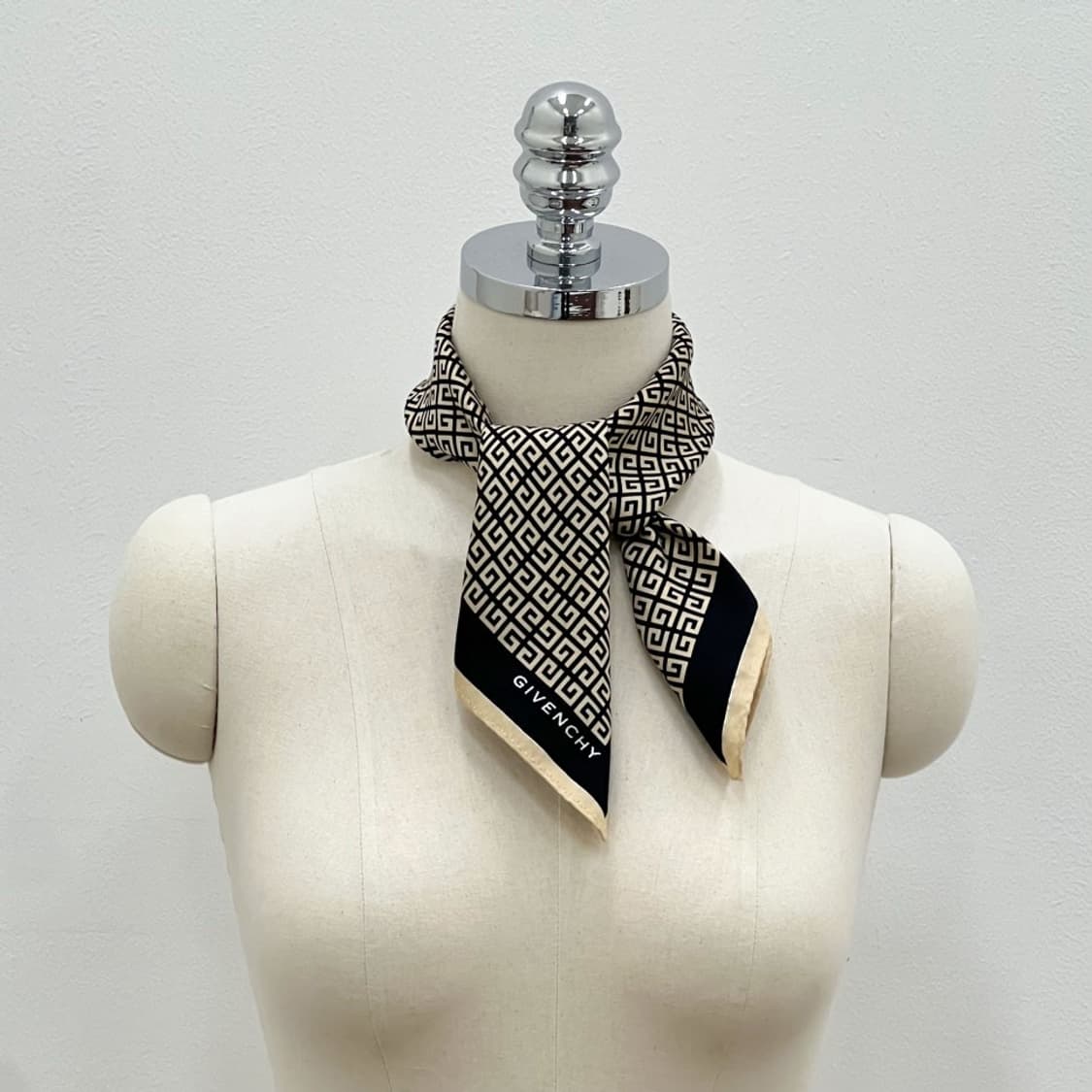 givenchy / 지방시 쁘띠스카프 손수건 상품이미지7