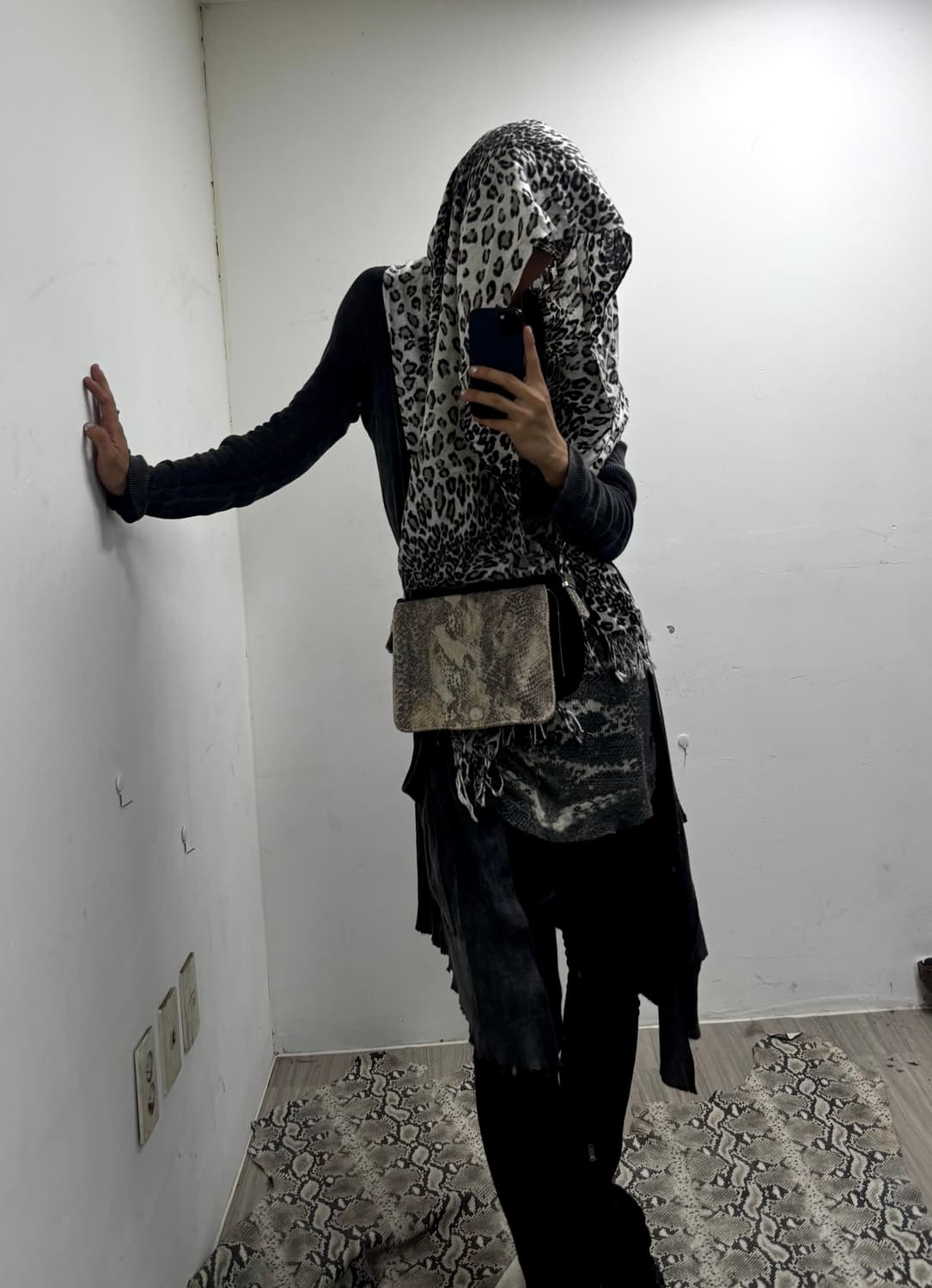 “Vintage” Python Pattern Chain Bag 상품이미지1