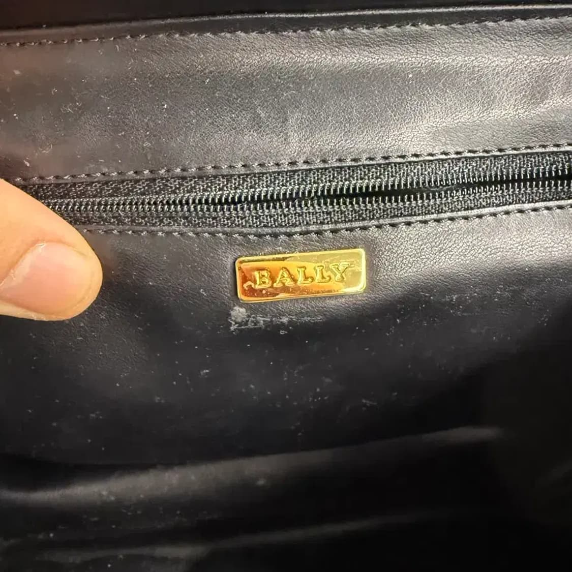 Bally 발리 블랙 레더 크로스백 상품이미지3
