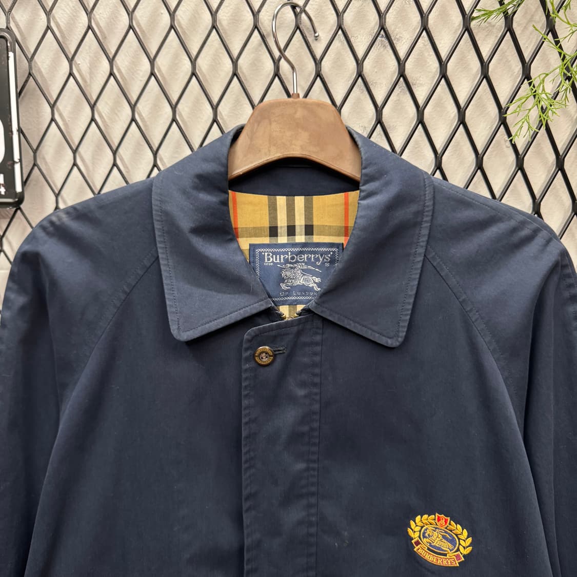 80s 버버리 블루종 자켓 전면 월계수 기사 로고 포인트 네이비 상품이미지3