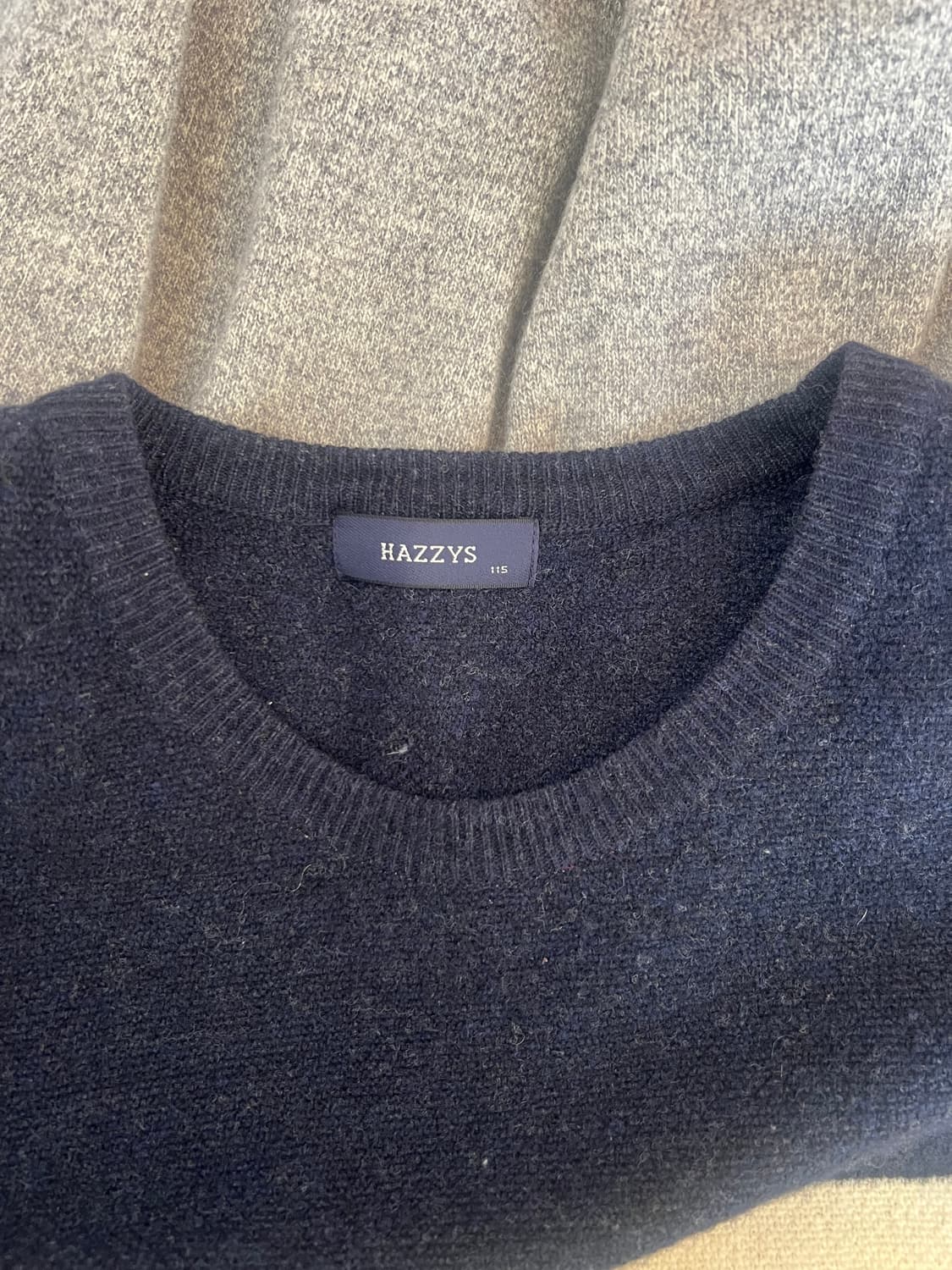 헤지스 남성 그레이 라운드울니트 상품이미지5