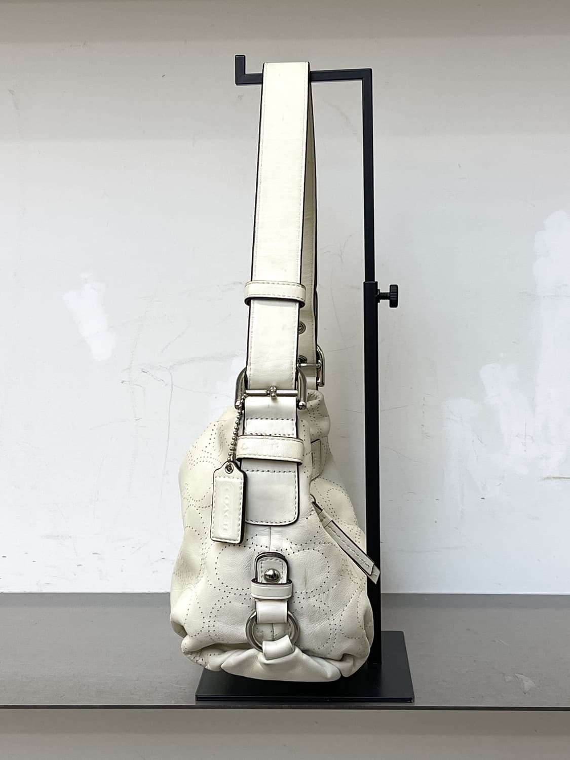 코치 CC 펀칭 숄더백  상품이미지2