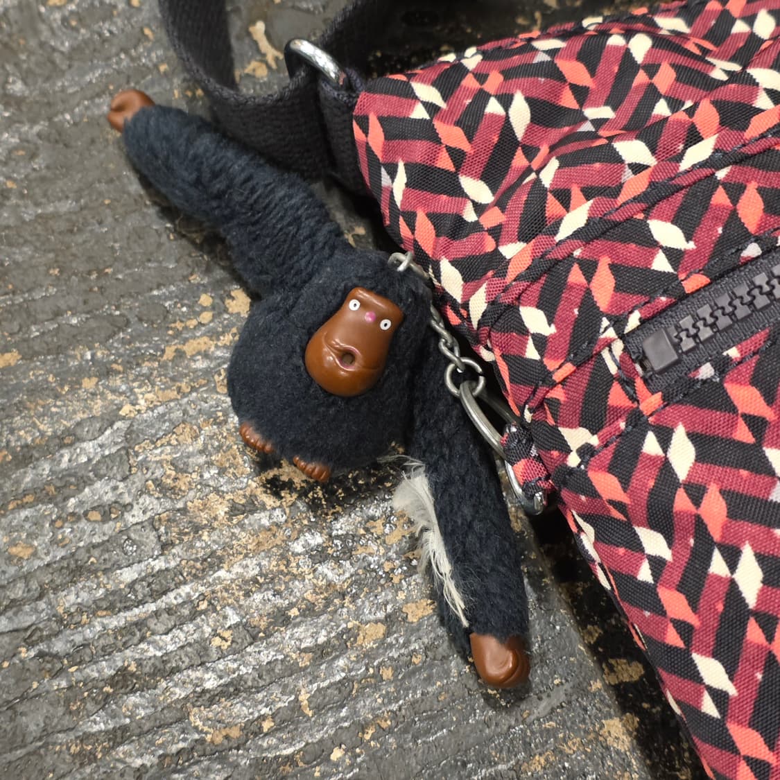 키플링 패턴 크로스백 상품이미지5