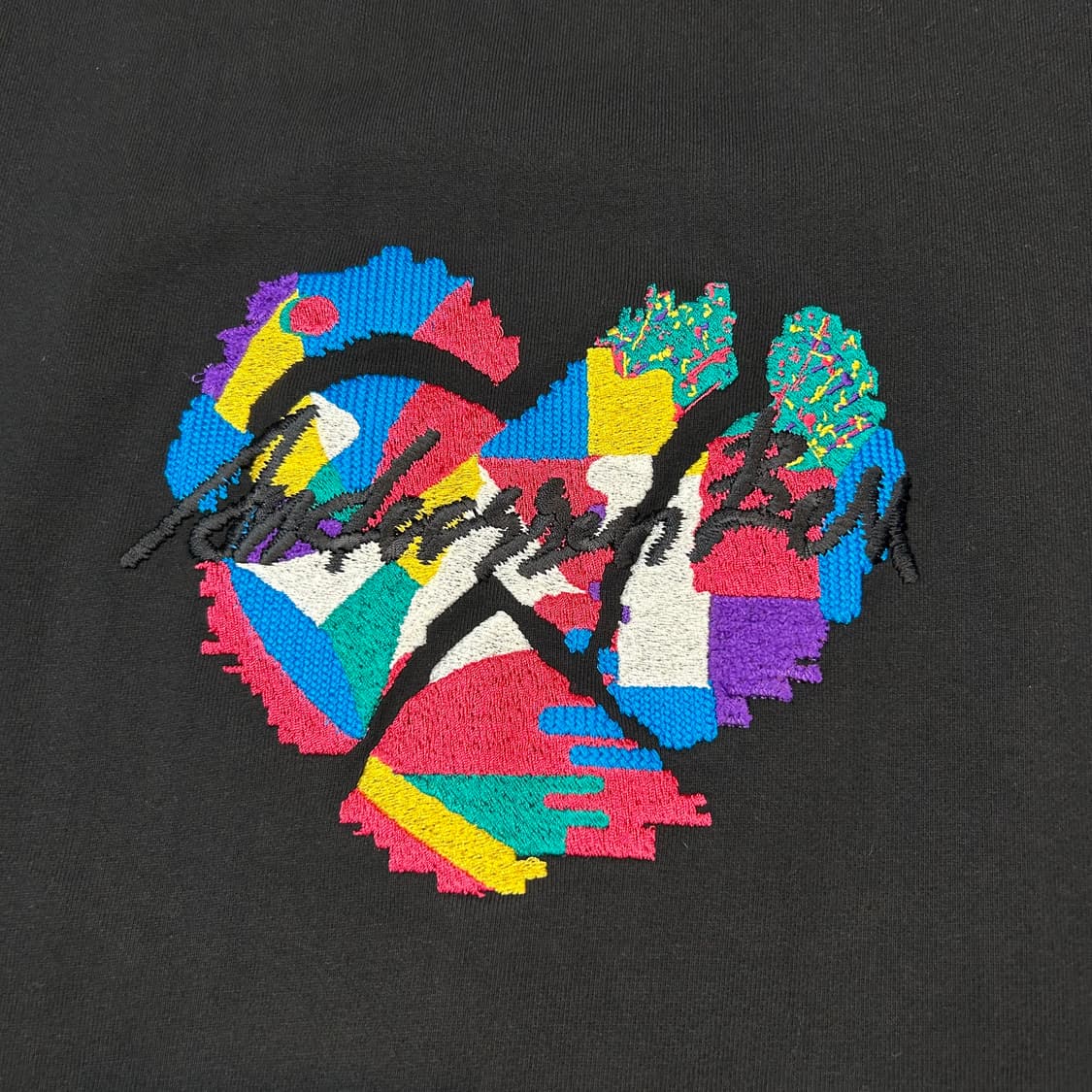 XL) 앤더슨벨 블랙 하트 자수 로고 맨투맨 상품이미지3