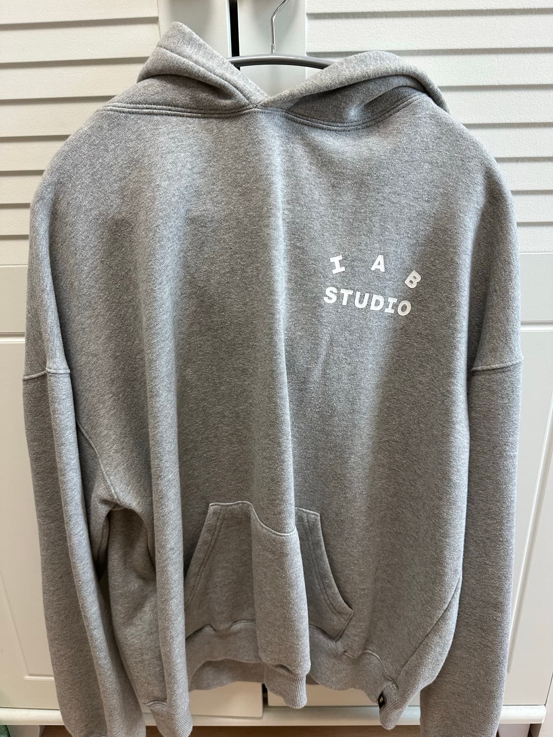 IAB 스튜디오 후드티 상품이미지1