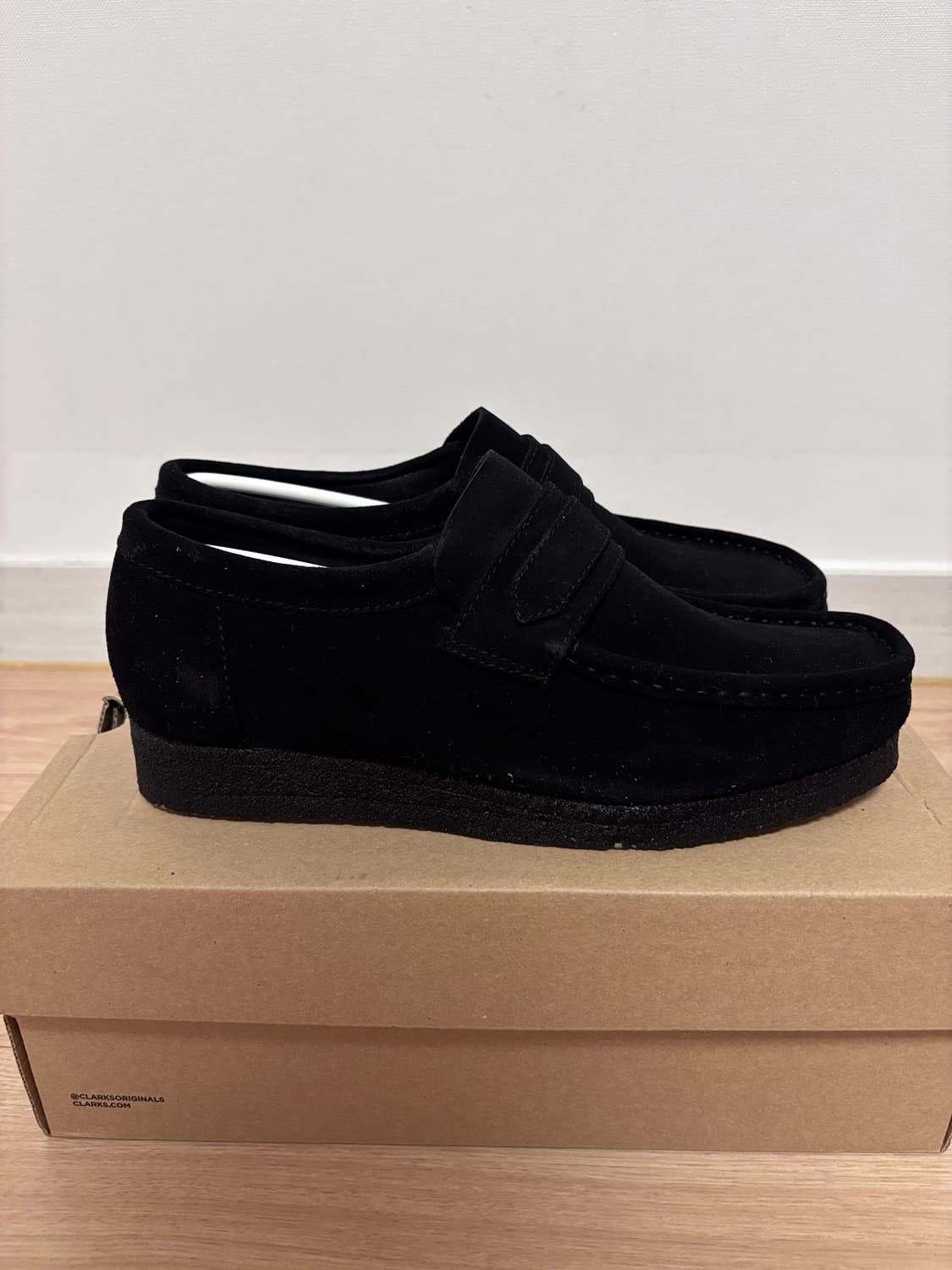 새상품) 250 클락스 왈라비 로퍼 블랙 스웨이드 상품이미지3