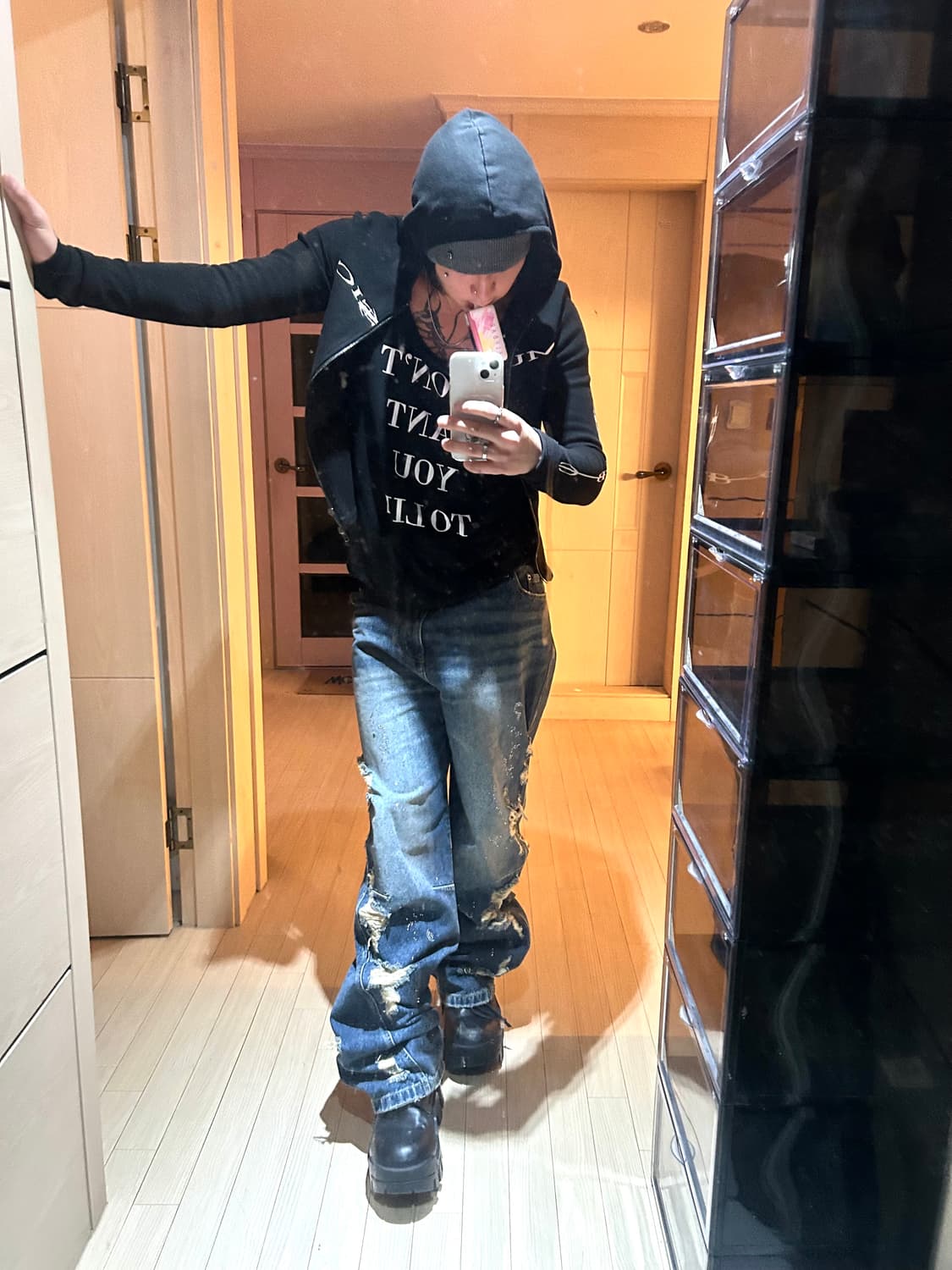 Glitter Detail Washed Damaged Denim 상품이미지2