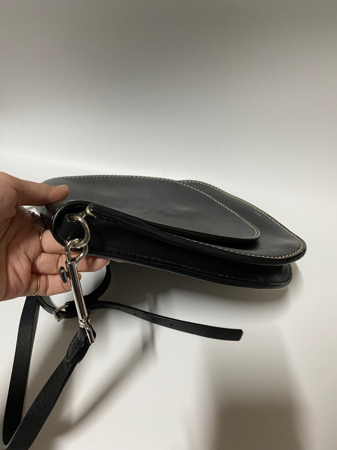 띠어리 크로스백 가죽가방 상품이미지5