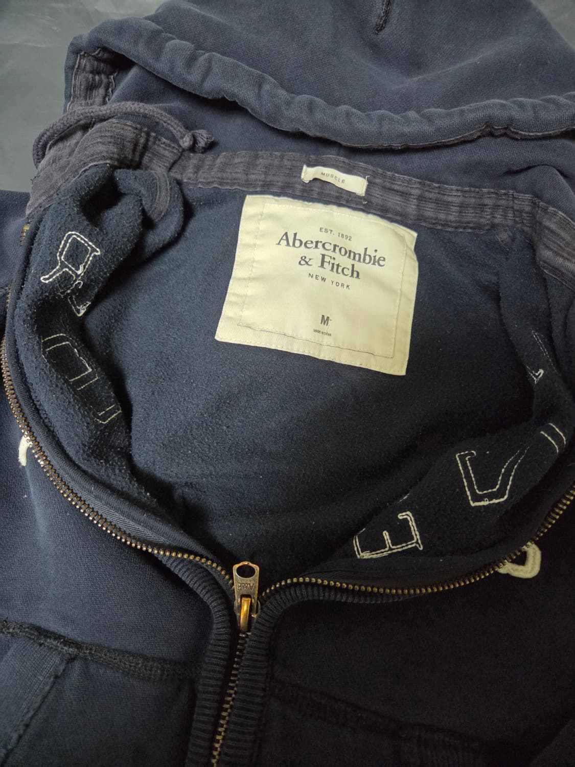 아베크롬비 원형로고 네이비후드집업 상품이미지4