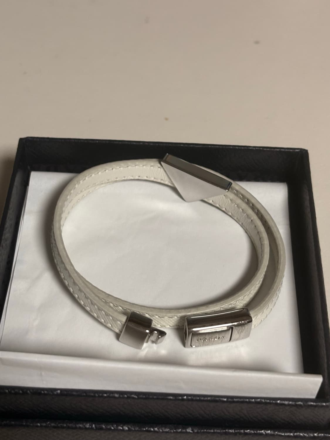 프라다 - 사파이노 가죽 브레이슬릿 팝니다 상품이미지5