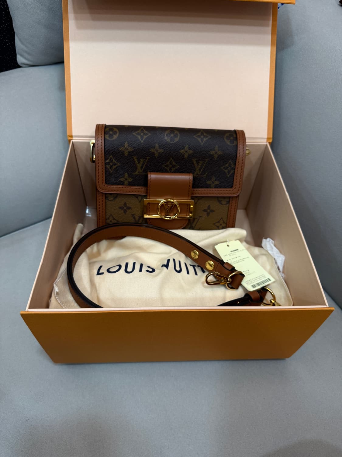 새제품 루이비통 미니 도핀 숄더백  상품이미지1