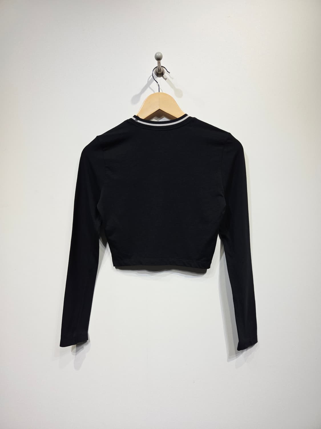 (새 상품) 나이키(NIKE) 슬림핏 긴팔 크롭 티셔츠 블랙 상품이미지5