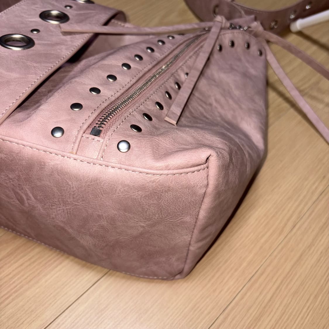 1회착용) 일리고 리프 아일렛 빅 숄더백 핑크 상품이미지5