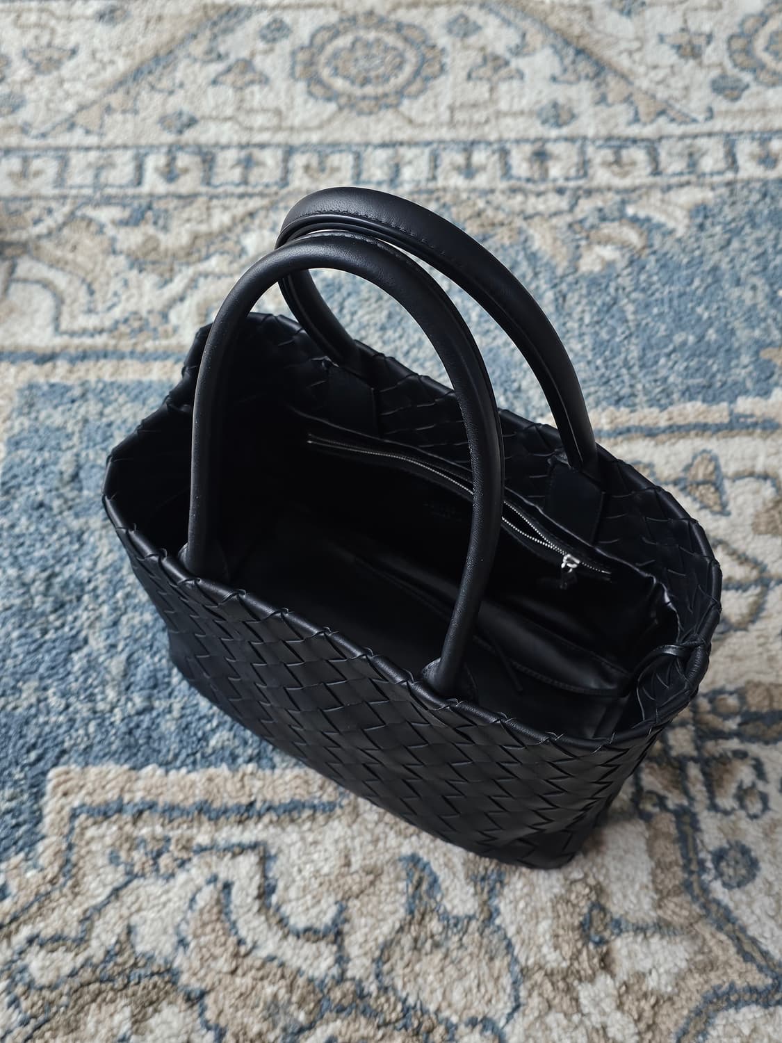 보테가베네타 인트레치아토 램스킨 토트백 상품이미지3