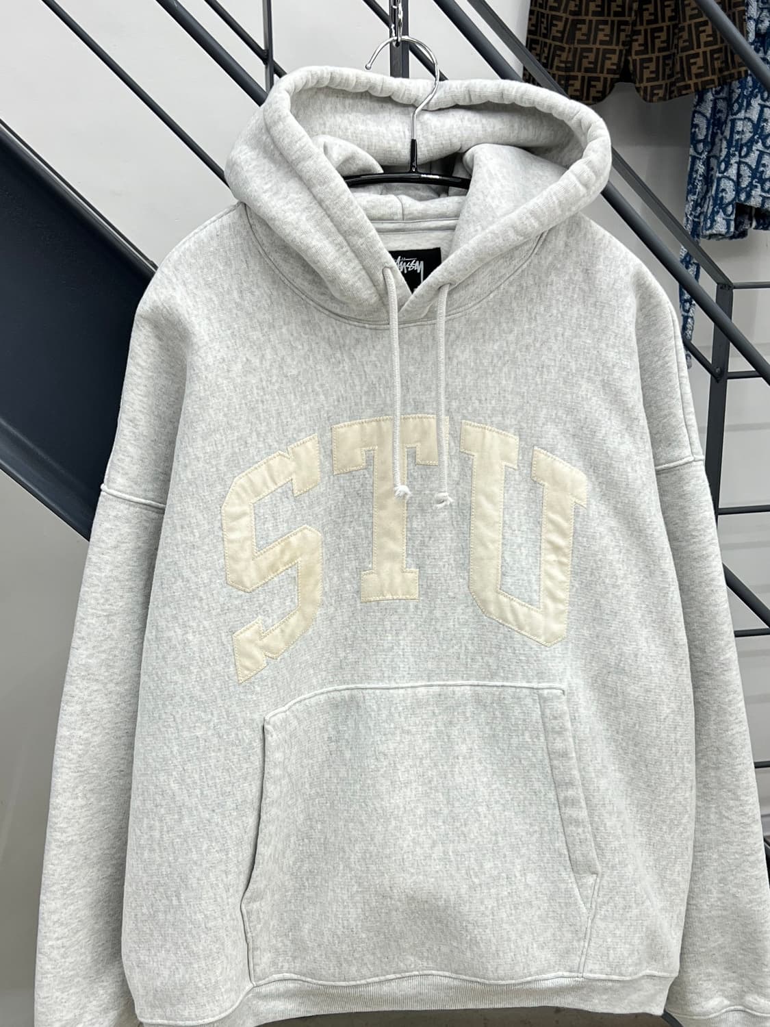 스투시 25ss 스투 아플리케 후드티셔츠 상품이미지2