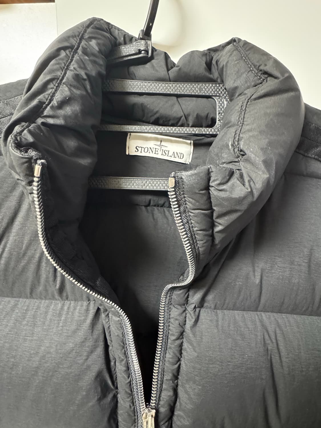 [XL]23FW 스톤아일랜드 심리스터널 블랙 패딩 상품이미지2