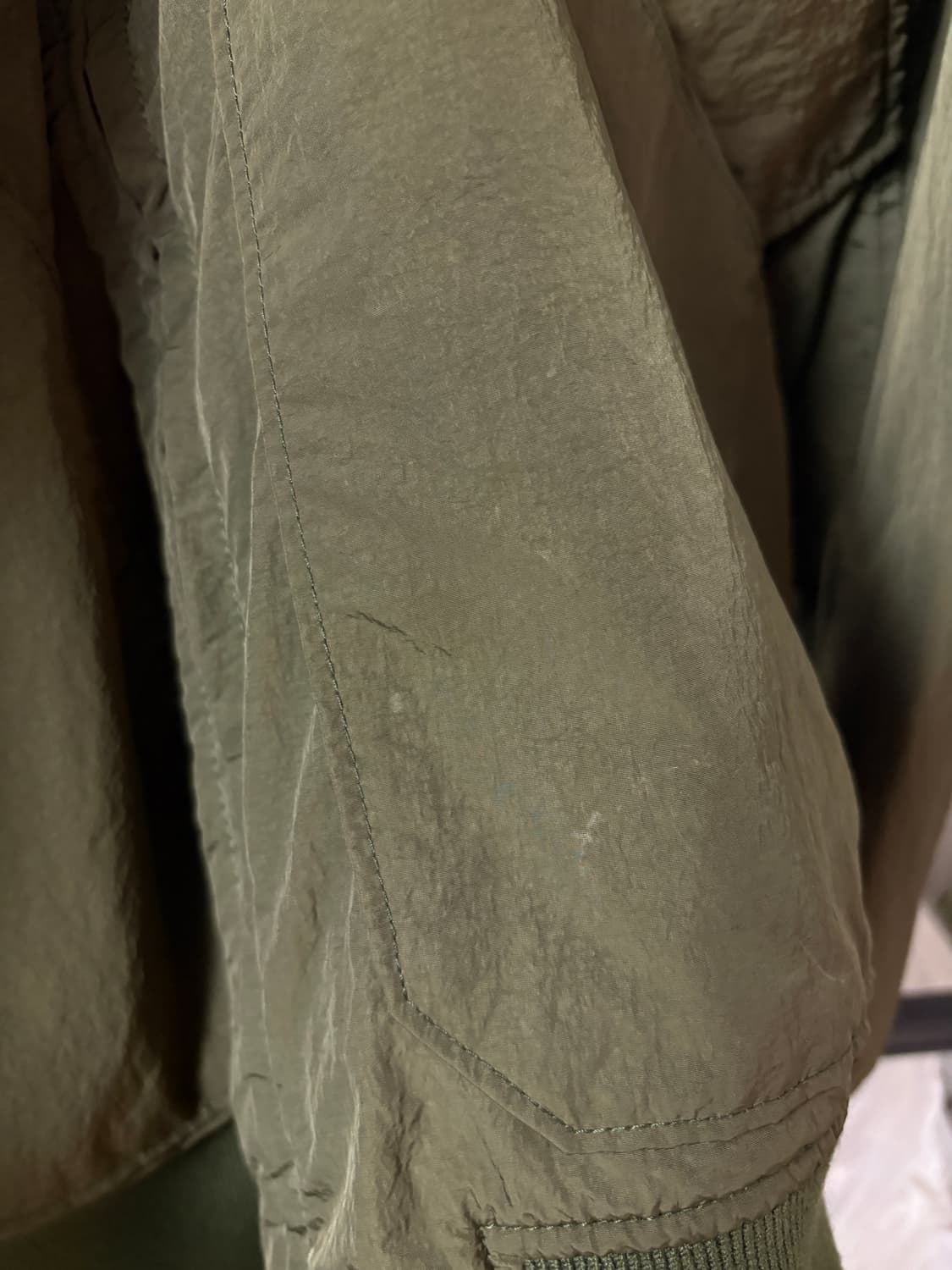 유니클로 jw앤더슨 패디드 숏 블루종 올리브 L 상품이미지6