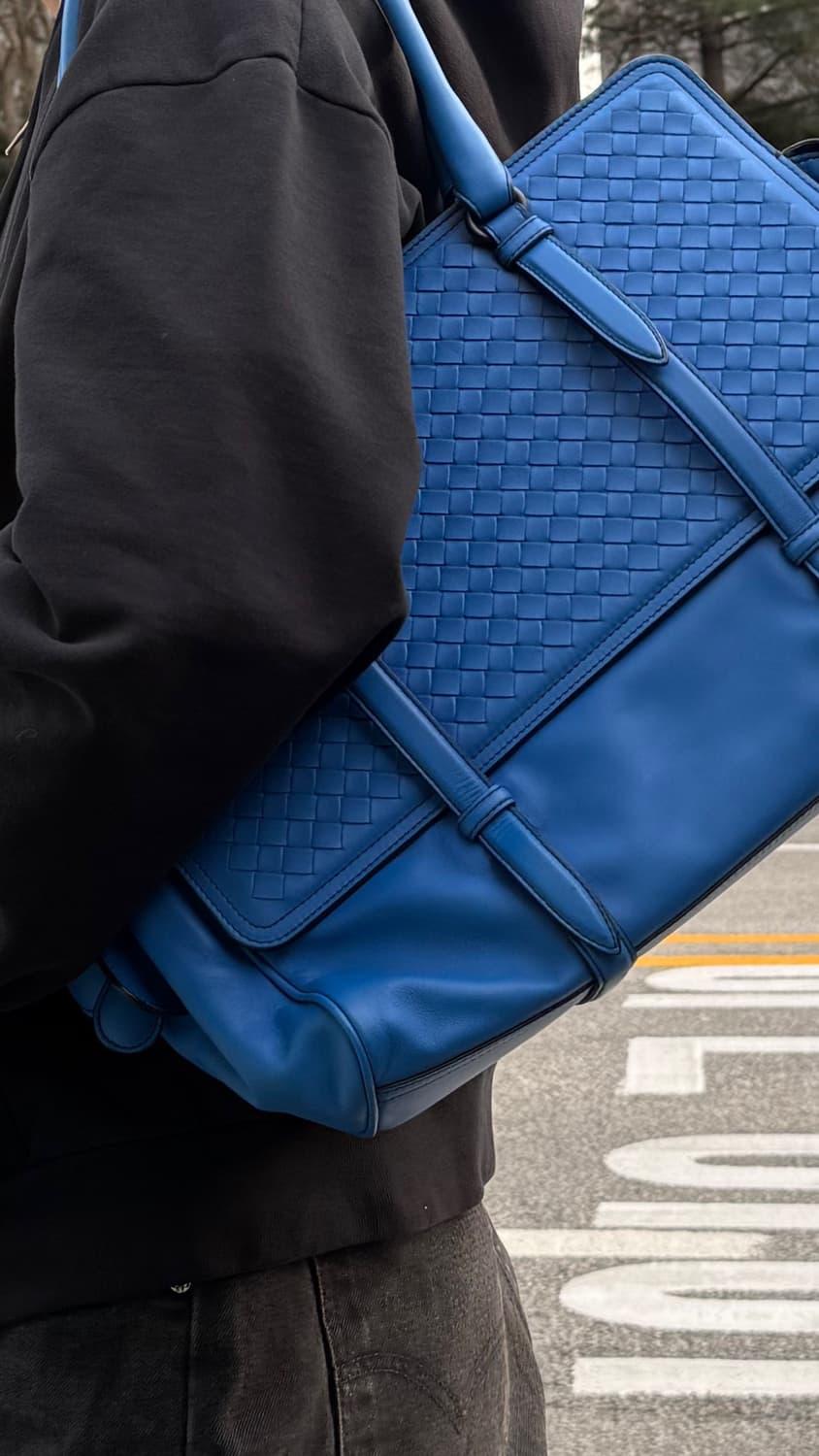 보테가 베네타 인트레치아토 블루 빅백 상품이미지5