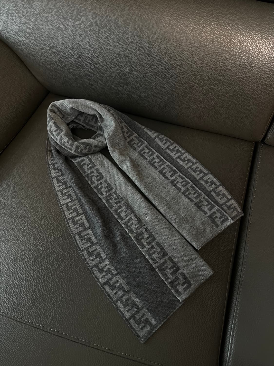 펜디 FF 로고 울 머플러 그레이 상품이미지1