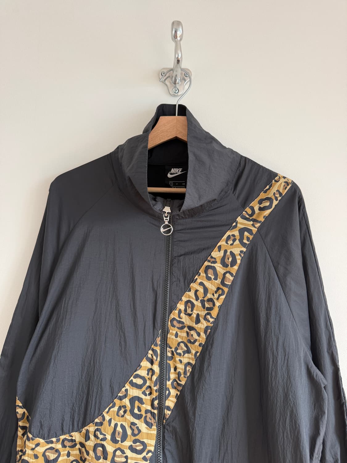 나이키(NIKE) 레오파드 빅 스우시 윈드 브레이커 상품이미지2