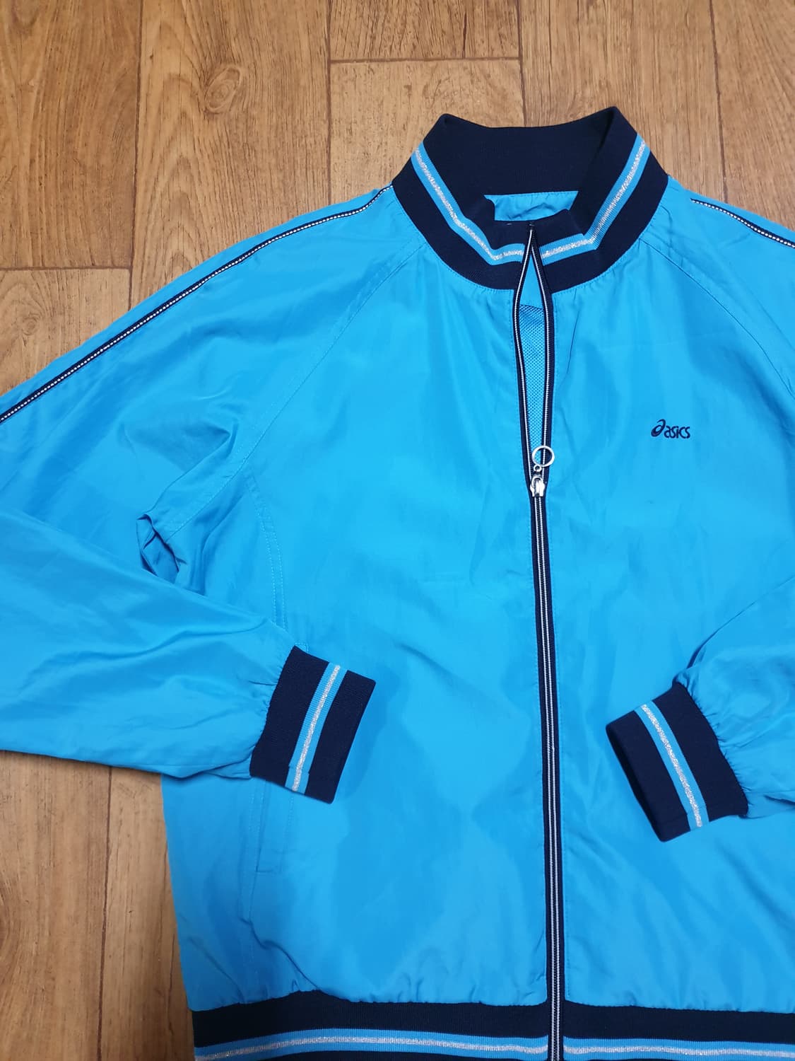 1137 아식스 운동복 바람막이 105 사이즈입니다 상품이미지4
