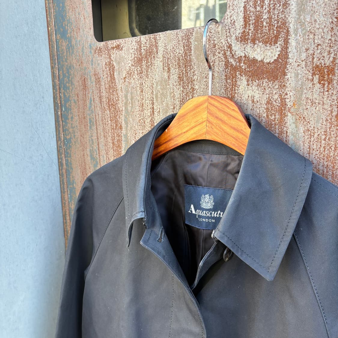 아쿠아스커텀 블랙 래글런 투 포켓 코트 상품이미지3