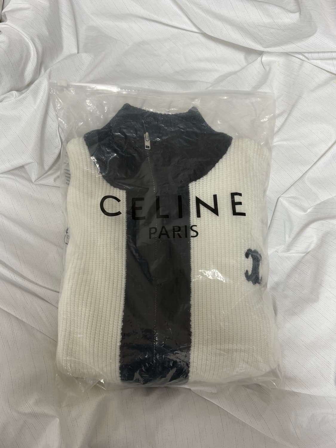 셀린느 트리오페 로고 자수 니트 집업 상품이미지7