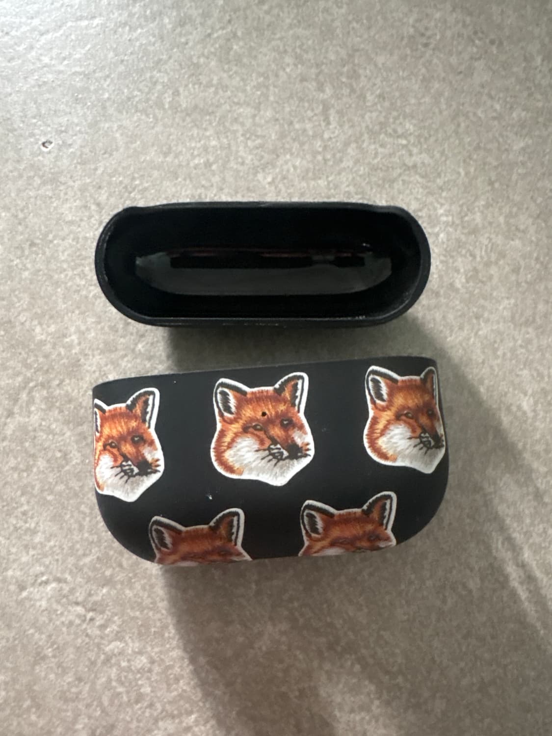 에어팟 프로2 메종 키츠네 케이스 상품이미지1