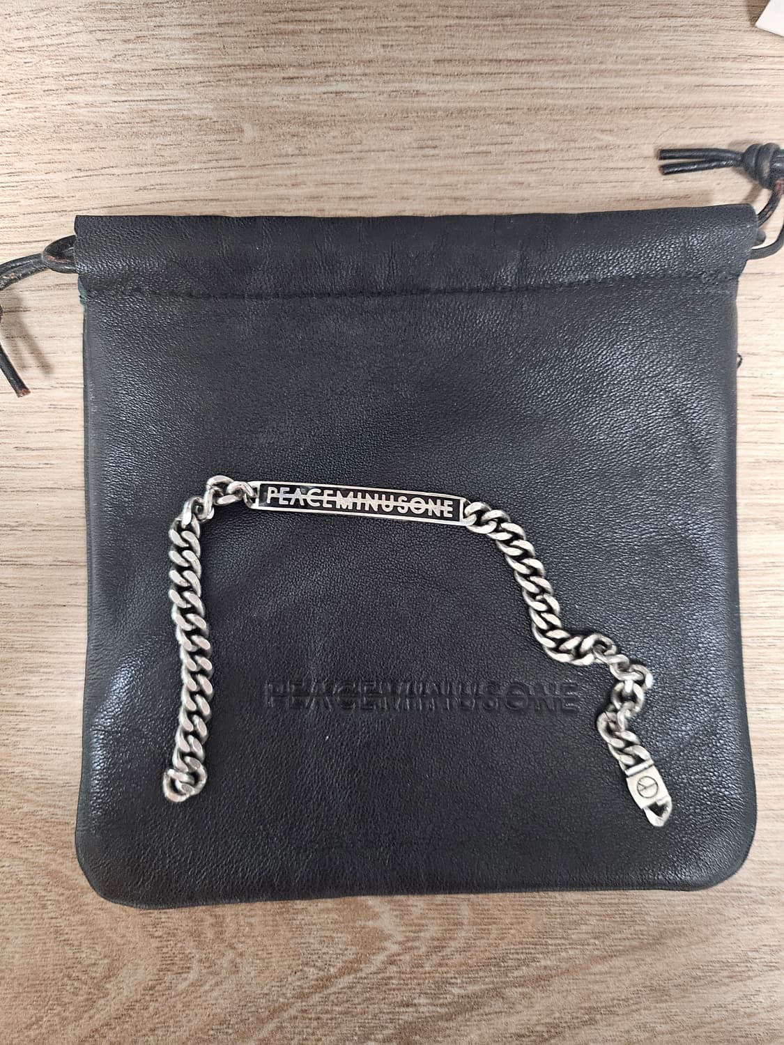 peaceminuseone 로고 팔찌 블랙 상품이미지1