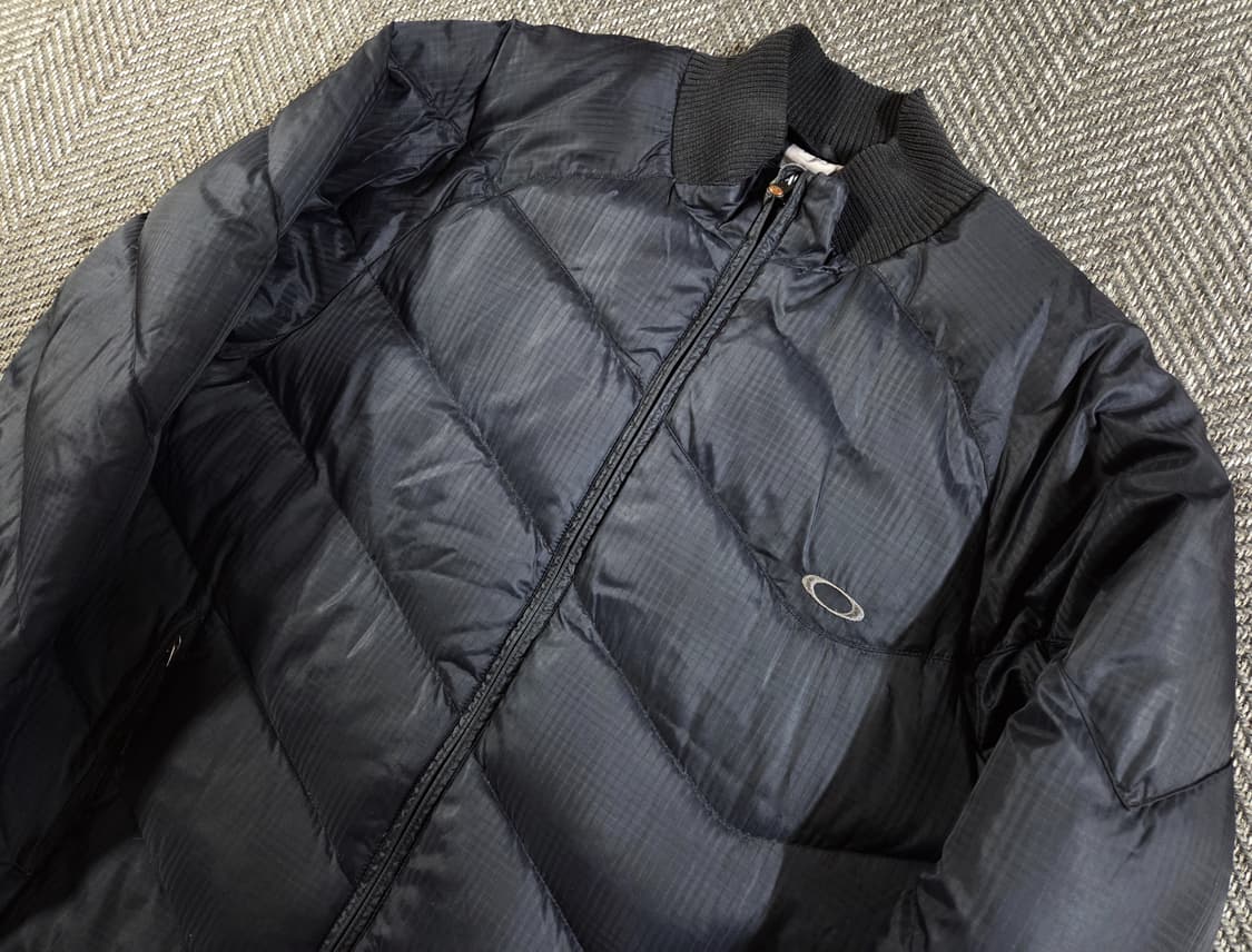 오클리 00s 블랙 로고 덕다운 패딩
 상품이미지4