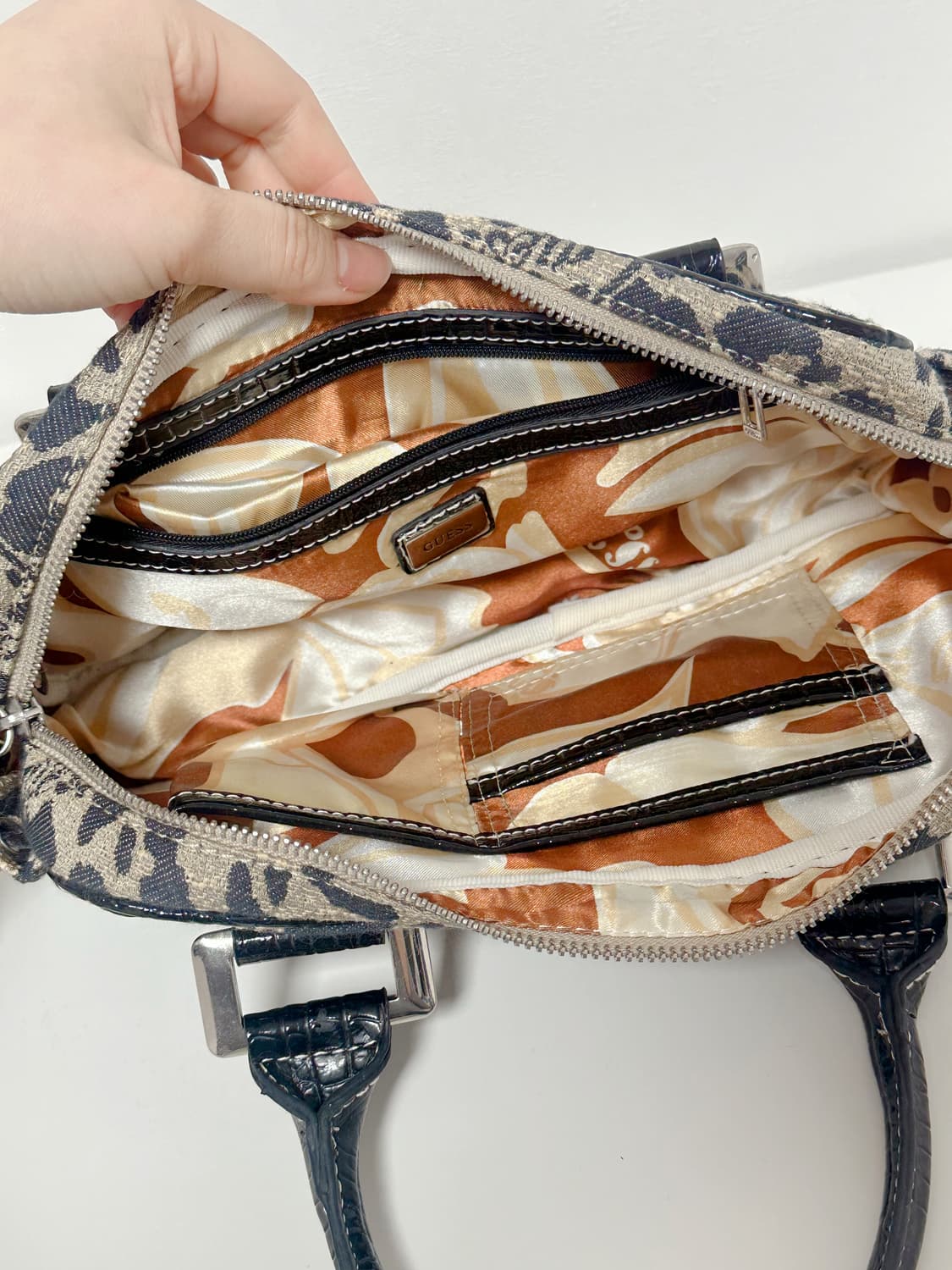 게스 레오파드 탑핸들 토트백 상품이미지4