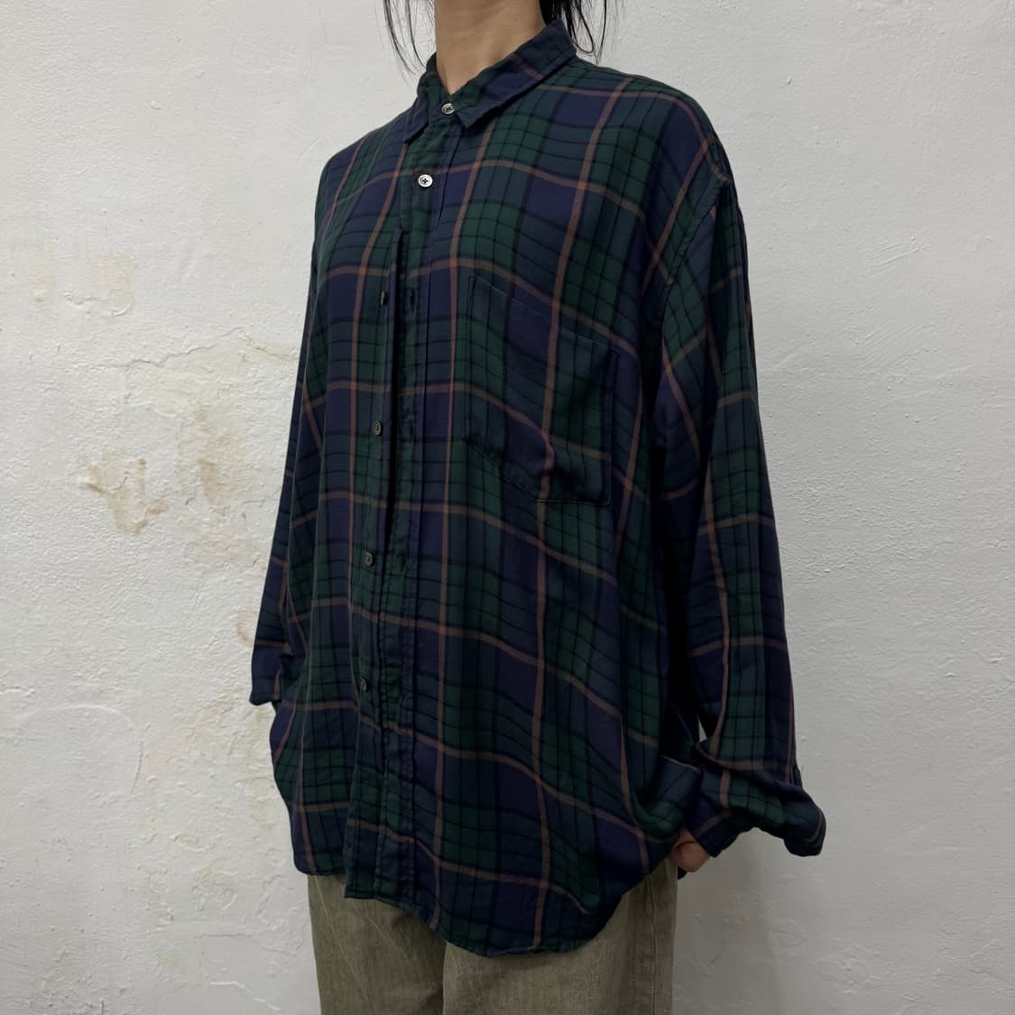 빔즈(BEAMS) 다크네이비 체크 패턴 레이온 폴리에스터 혼방 루즈 셔츠 상품이미지1