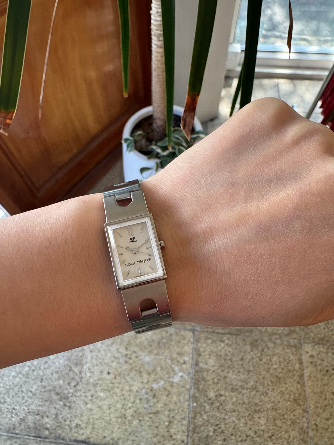 Courrèges 꾸레쥬 실버 뱅글 스퀘어 워치 상품이미지8