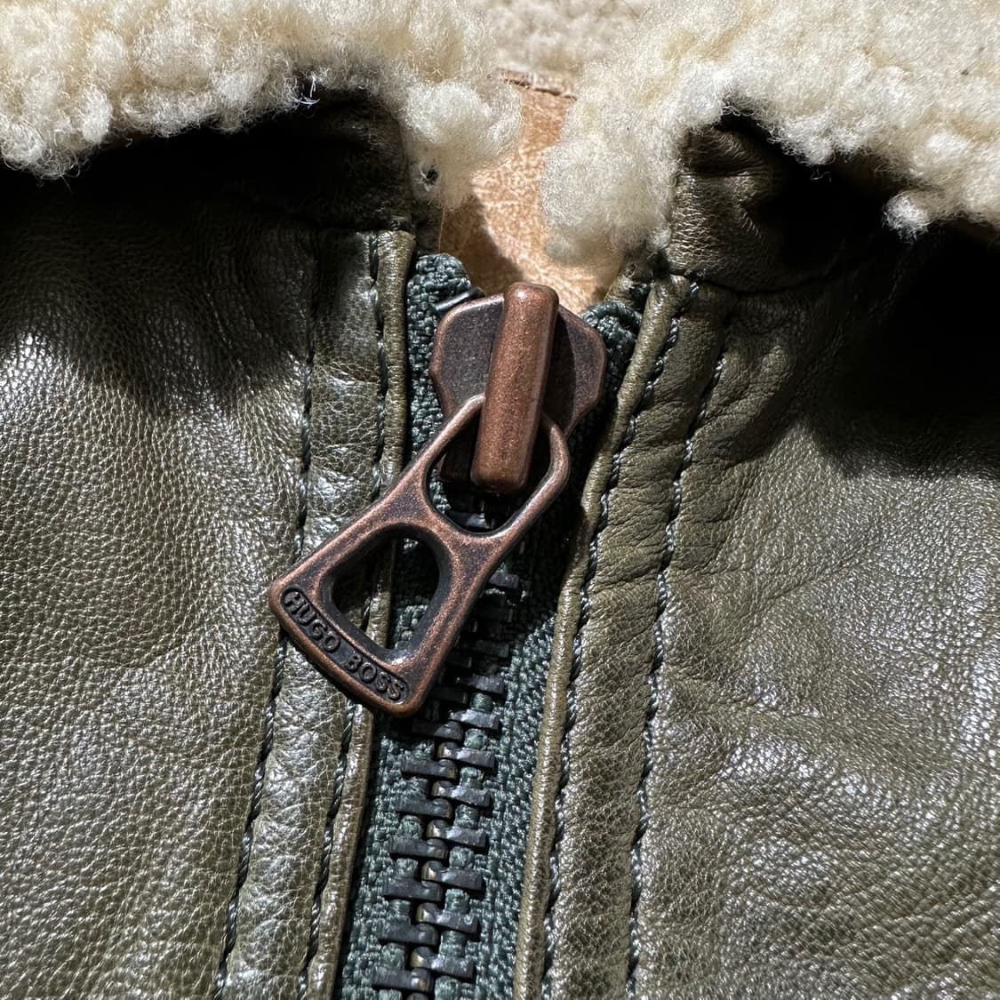 휴고보스 오렌지 고트스킨 레더 시어링 봄버 자켓 상품이미지6