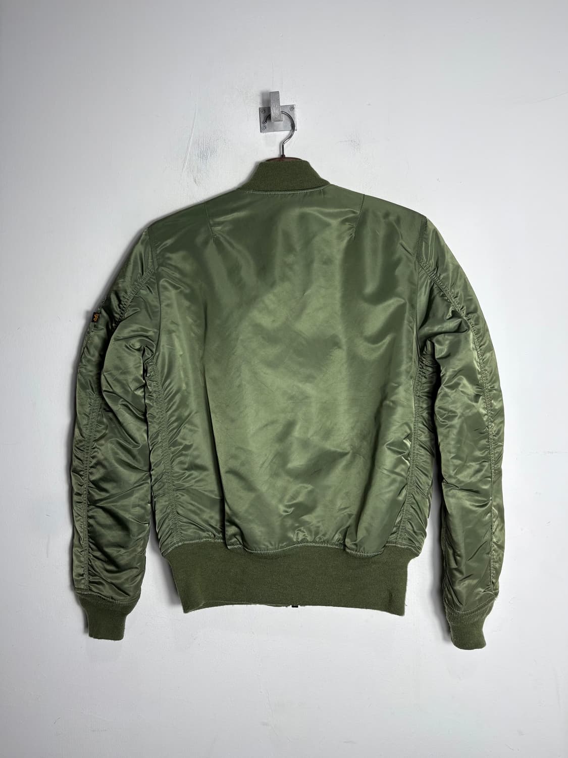 알파 인더스트리 ma-1 항공점퍼 카키 상품이미지6