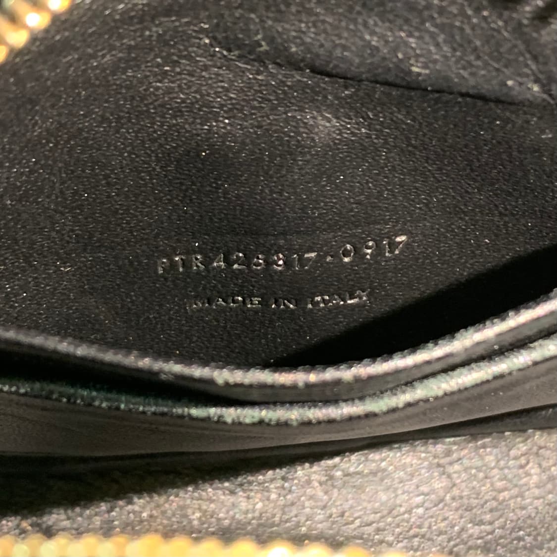 정품) 생로랑 YSL 블랙 레더 모노그램 태슬 블로거 미니 크로스백 금장 상품이미지6