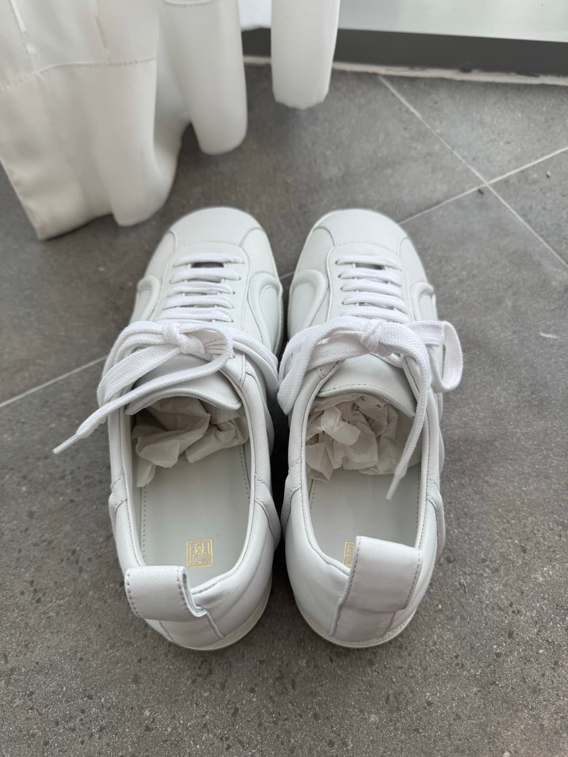 토템 레더 스니커즈 화이트 상품이미지2