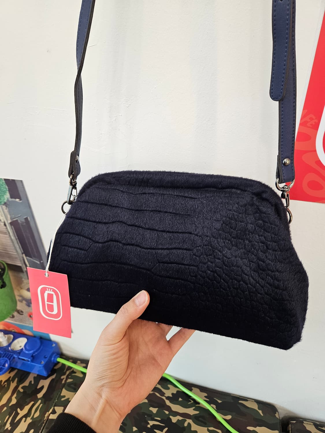 네이비 송치 크로스백 상품이미지1