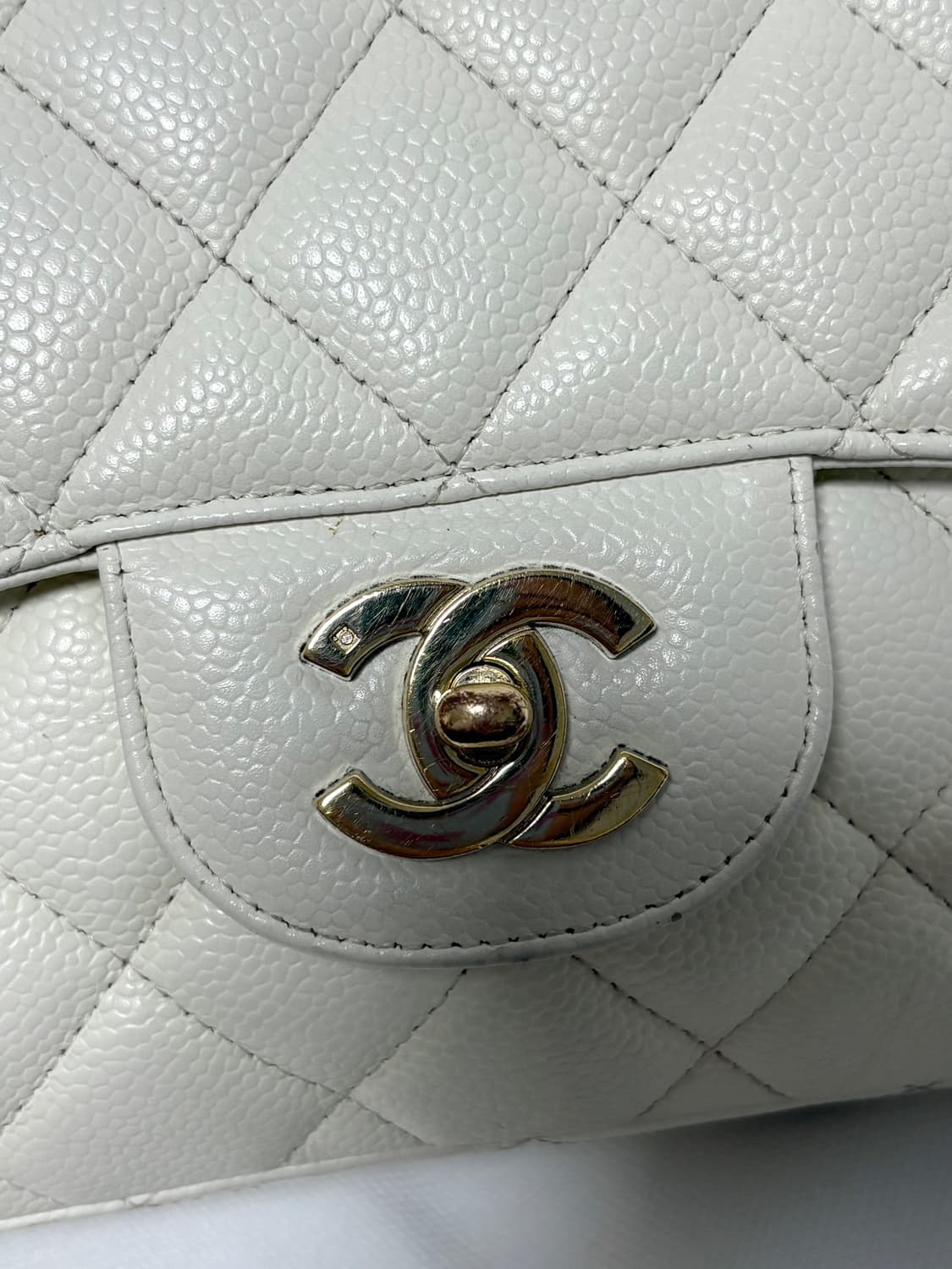 샤넬 클래식 라지 캐비어 화이트 상품이미지5