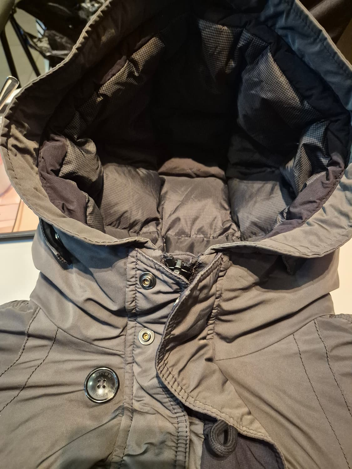 시리즈 나누크 숏 구스다운 자켓 95 판매합니다 
자연스런 사용감 존재 상품이미지7