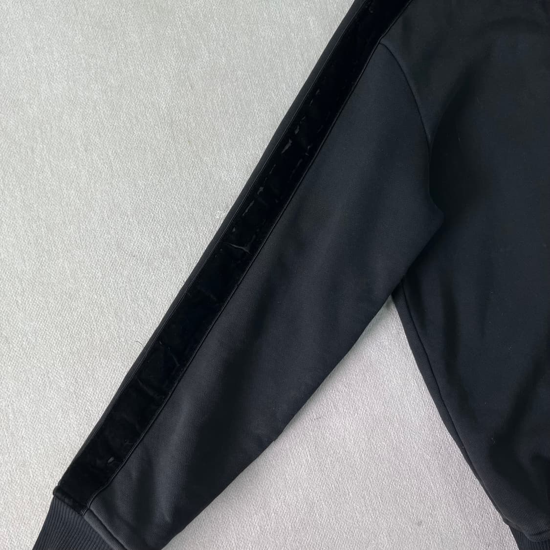 100 솔리드 옴므 벨벳 후드티 상품이미지3