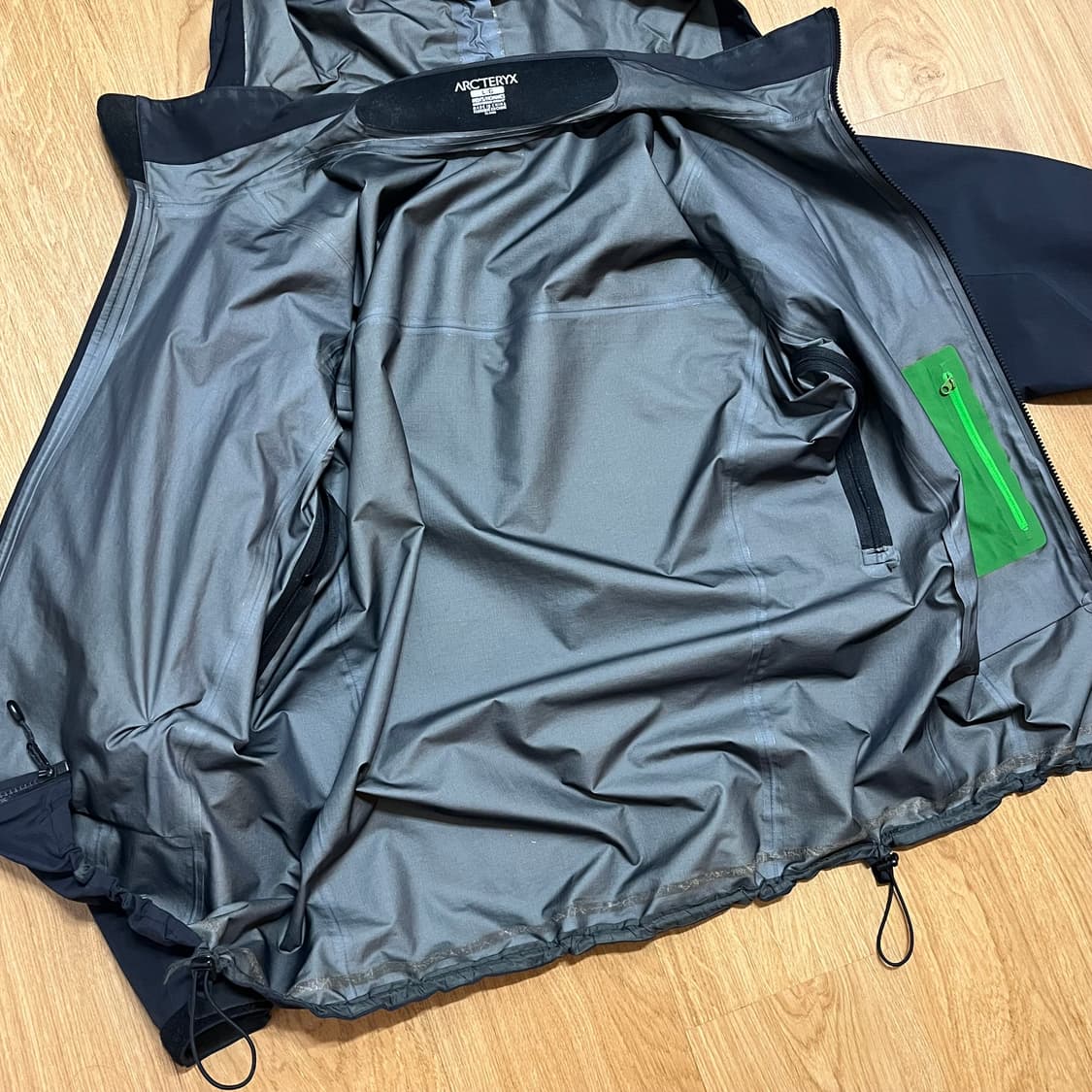 아크테릭스 베타ar 블랙 M사이즈 3레이어 바람막이 방수 등산 자켓 상품이미지8