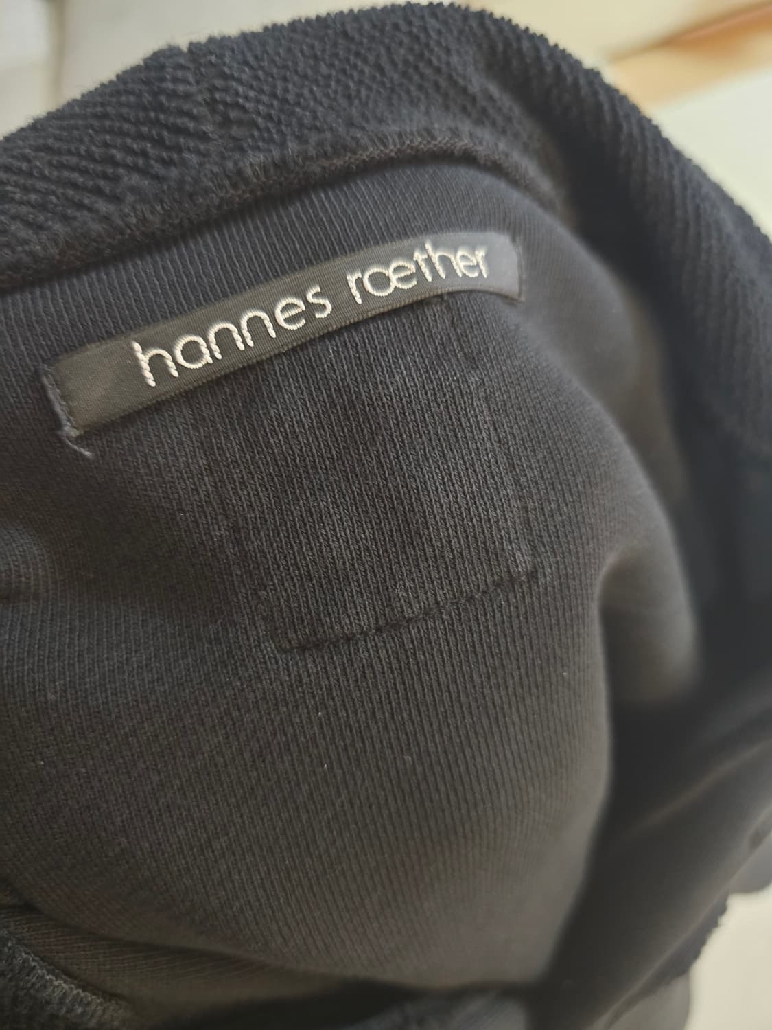 hannes roether 하네스 로테르 후드티셔츠입니다. 상품이미지2