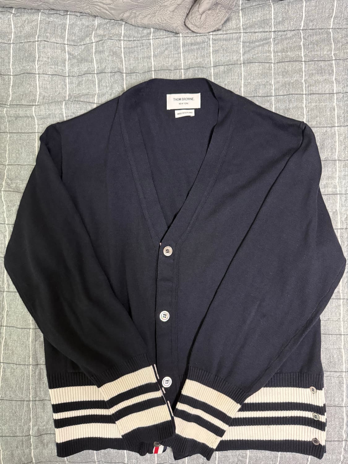 톰브라운 캐시미어 가디건 3사이즈 사용감있음 상품이미지1