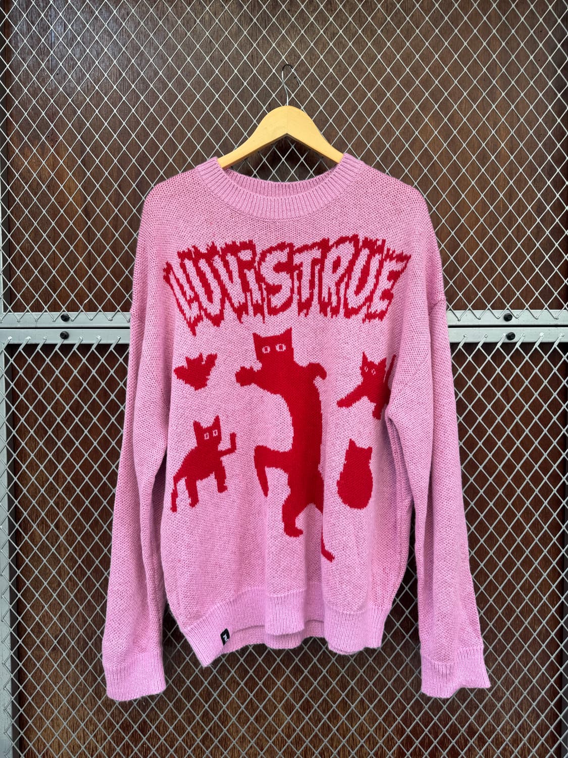 러브이즈트루 캣 핑크 오버핏 니트 르세라핌 사쿠라 착용 상품이미지7