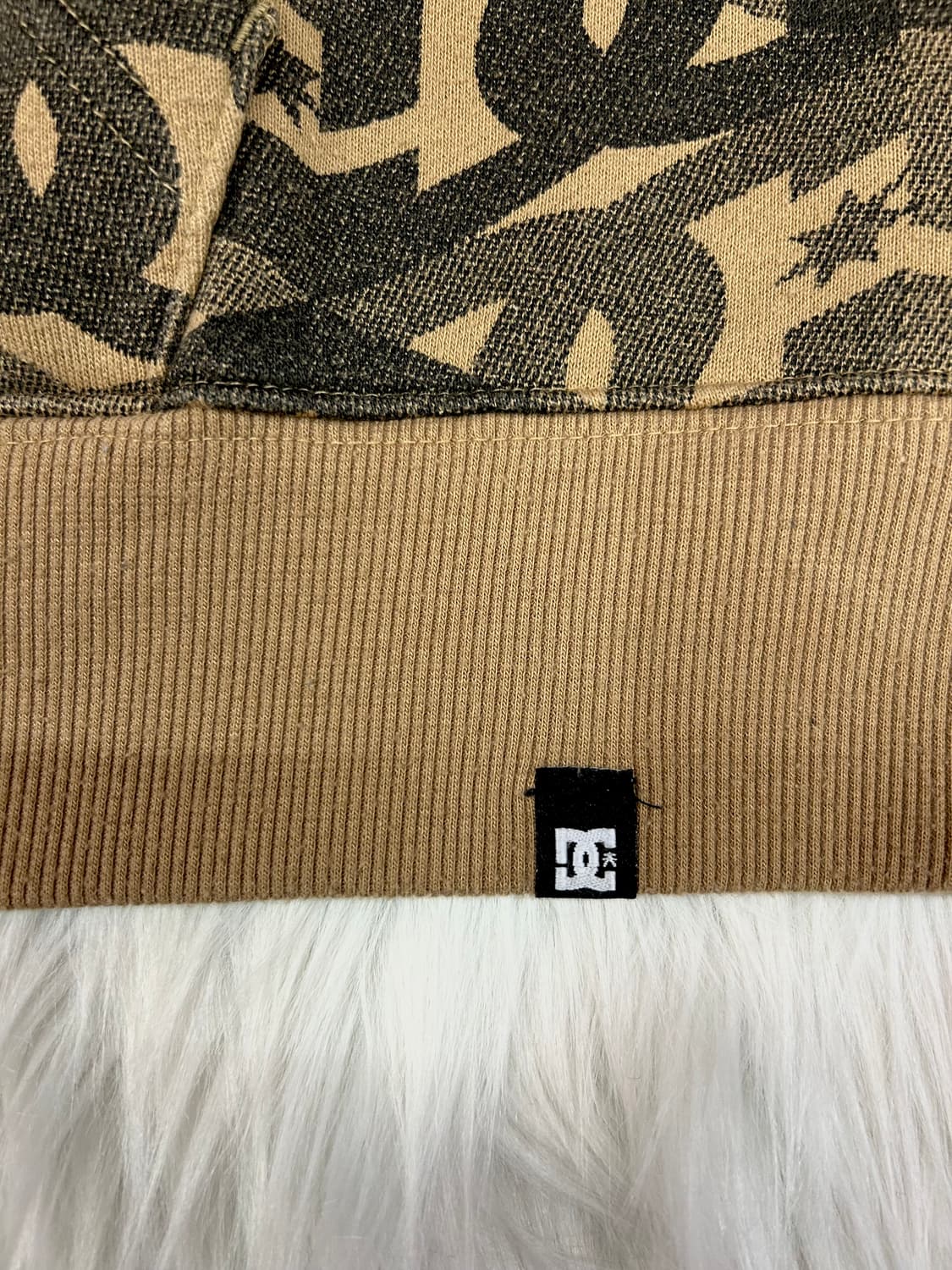 DC shoes pattern hoodie DC 슈즈 로고 패턴 후드티 상품이미지3