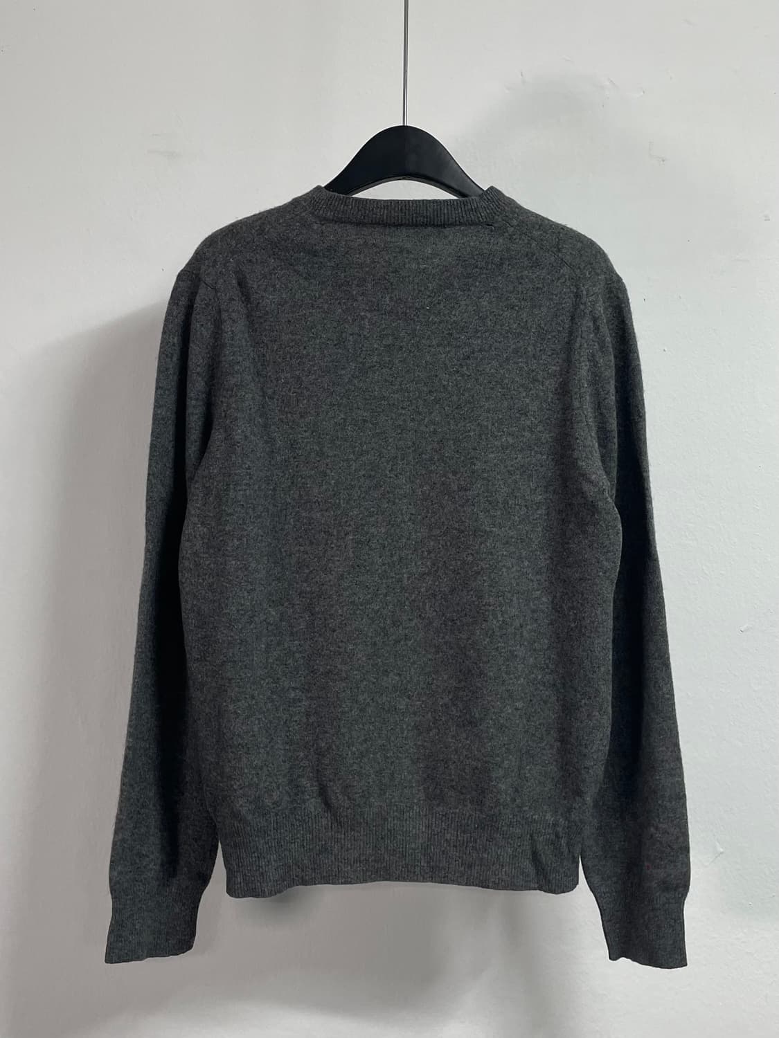 꼼데가르송 와펜 브이넥 울 니트 (on.607) 상품이미지3