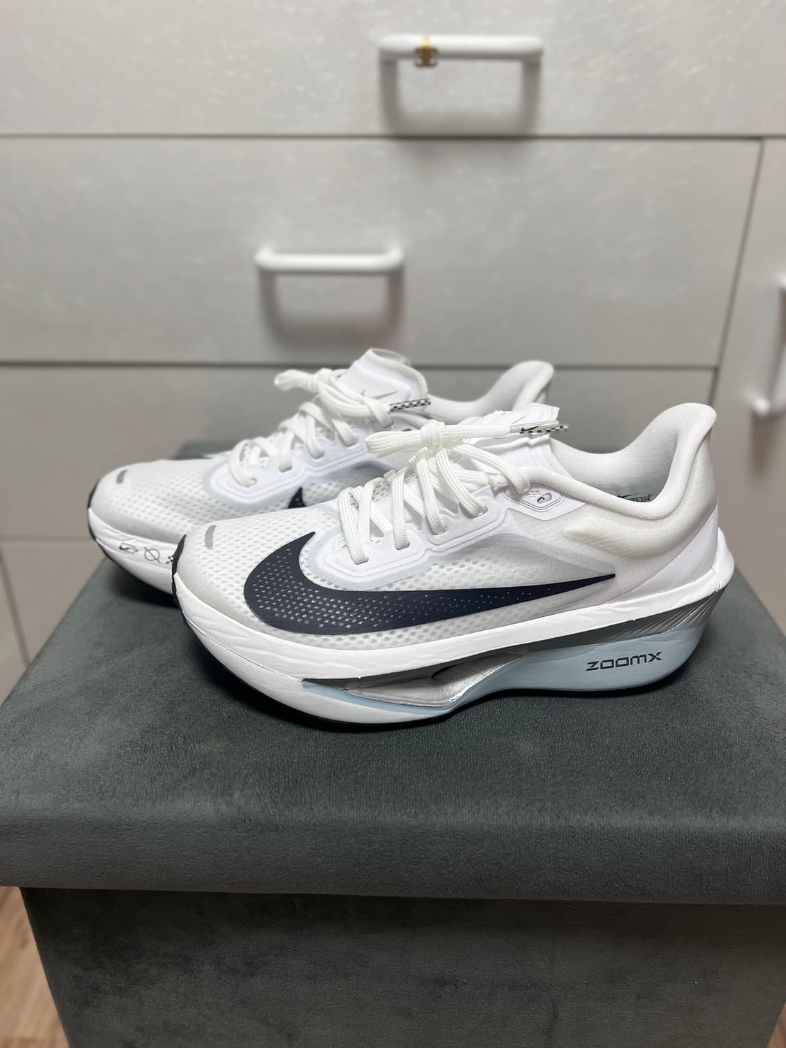 새상품) 나이키 줌플라이6 화이트플래티넘 230mm 상품이미지1