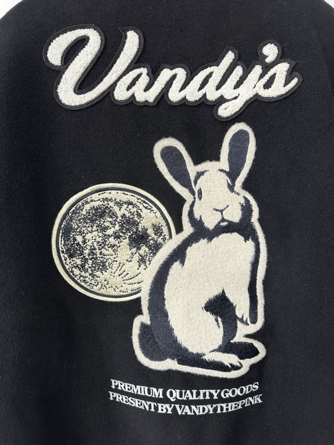 [M] VANDY THE PINK 이어오브더레빗 블랙 바시티자켓 상품이미지3