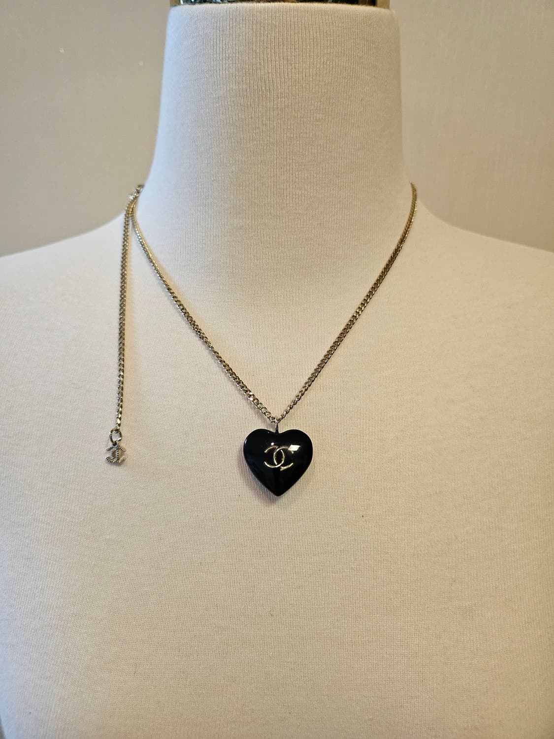 샤넬 업사이클링 블랙 하트 목걸이 상품이미지6